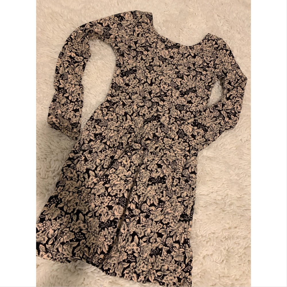 Long sleeve flowy cream black dress